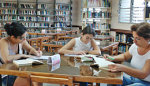 Debaten sobre papel de bibliotecas en promoción de lectura