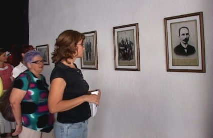 Inauguran en Cienfuegos exposición fotográfica en homenaje al Apóstol cubano