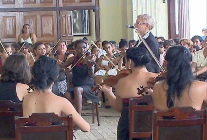 Comparte Camerata Romeu en Cienfuegos con estudiantes de música