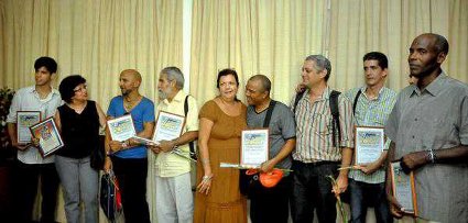 Entregan premios de la Crítica Literaria 2012