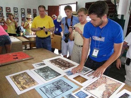 Desarrollan Taller de litografía artistas cienfuegueros y colombianos en la Perla del Sur