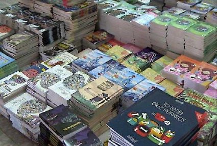 Valoran escritores locales e invitados el desarrollo de la Feria del Libro en Cienfuegos