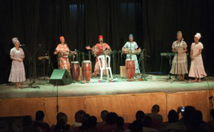 Rumba de Obiní Batá en el coliseo cienfueguero