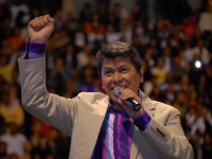 Álvaro Torres agradece cariño del público en Cienfuegos