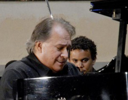 Frank Fernández, entre los invitados a celebración por 125 años del teatro Tomás Terry