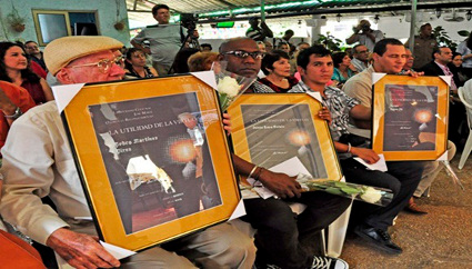 Entregan Reconocimiento “La Utilidad de la Virtud”