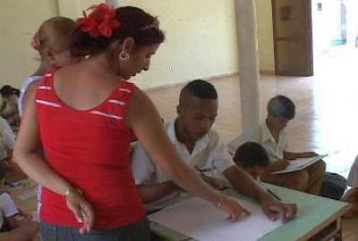 Celebran instructores de arte cienfuegueros edición provincial del Premio Escaramujo