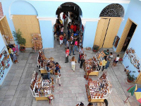 Vista aérea de la “feria de los artesanos”, dentro del Palacio de Blanco