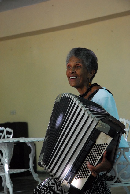 Luisa Acea León: Con la música en el alma