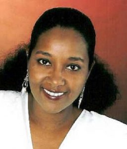 Entregaron en Cienfuegos a Argelia Fragoso la Roseta de la Ciudad