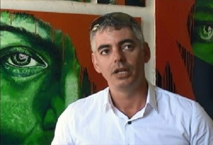 Los humanos lienzos de Irving Torres
