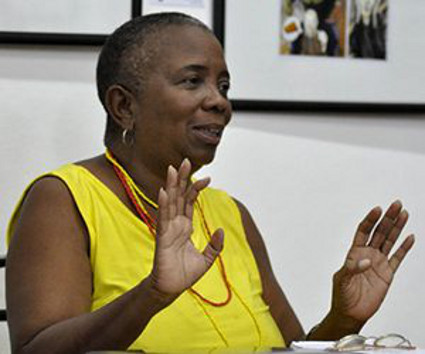 Entregan Premio Nacional de Teatro a Fátima Patterson