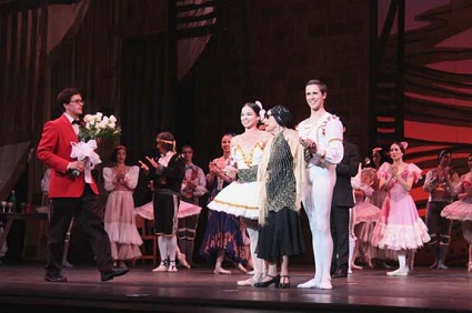El arte danzario de Cuba, de su Patria, Alicia lo muestra con orgullo en Washington
