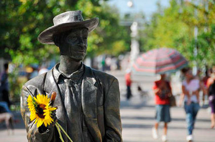 Benny Moré, ese recuerdo detenido en el Paseo del Prado