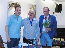 Recibe Miguel Barnet Medalla Jorge Armado de la Unión de Escritores Brasileños