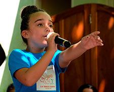 Canto infantil y trovadoresco al Benny en Cienfuegos