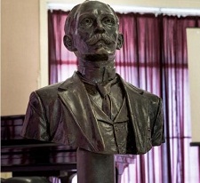 Nueva obra escultórica a José Martí queda emplazada en la Universidad de las Artes en saludo al 8vo Congreso del PCC